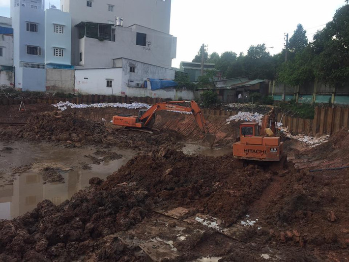 Dự án cao 17 tầng, 2 tầng hầm, 3 tầng thương mại dịch vụ và 14 tầng căn hộ. Dự án đã được khởi công từ quý II/2017 và dự kiến bàn giao nhà vào quý II/2019. Ảnh: Ocbland.