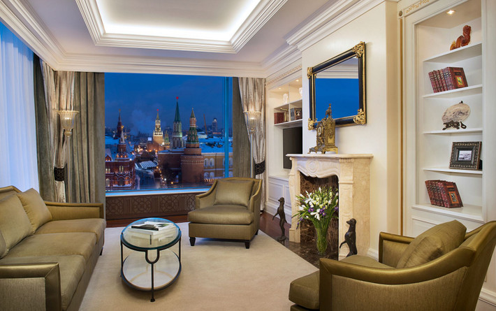 Khách sạn có các trung tâm spa, hồ bơi trong nhà...Giá phòng trung bình khoảng 720 USD/đêm. Ảnh: The Ritz-Carlton.