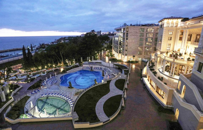 Swissotel Resort Sochi là khách sạn 5 sao gồm 203 phòng và hơn 20 phòng kiểu sang trọng.