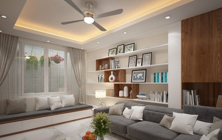 Phòng sinh hoạt chung trang trí đơn giản, lấy kệ sách lớn làm điểm nhấn.
