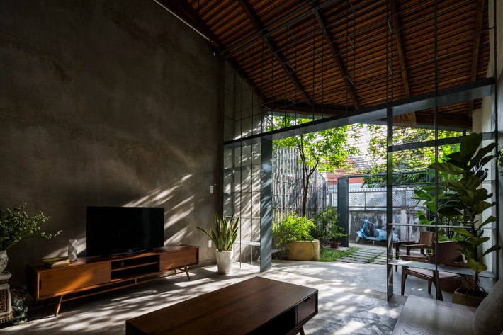Ngôi nhà chỉ có một cửa chính.