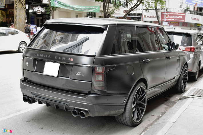 Ống xả kép thiết kế kèm theo mẫu body kit có đường kính lớn.