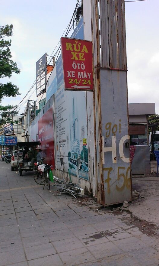 Dự án Trung tâm thương mại và Văn phòng trên do Công ty Cổ phần Đầu tư Láng Hạ làm chủ đầu tư, tọa lạc tại số 1A, 1B, 1C phố Láng Hạ (phường Thành Công, quận Ba Đình, Hà Nội) - một trong những vị trí "đất vàng" hiếm hoi còn sót lại của trung tâm thủ đô.