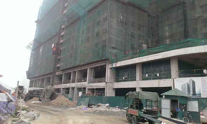 Như vậy, nếu khách hàng mua nhà tại đây thì phải chấp nhận vài năm đầu việc đi lại bất tiện do đường xá chưa được đầu tư đồng bộ.