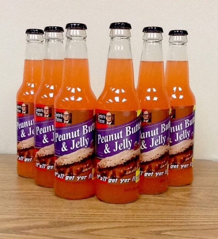 Soda bơ đậu phộng và soda vị kẹo dẻo là một trong những sản phẩm "gây bão" thị trường của thương hiệu Lester's Fixins ở Mỹ. Tuy nhiên, loại đồ uống này không có vị đặc biệt, vị giống như các loại hạt và có một chút vị trái cây.