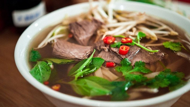 Năm 2015, một nhà hàng Việt tại Mỹ đã bán bát phở với giá 5000 USD (tương đương hơn 115 triệu đồng) khiến nhiều người sửng sốt. Ảnh minh họa.