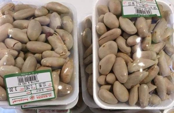 Hạt mít vốn chẳng ai bán ở Việt Nam thì ở Nhật hạt mít lại trở thành hàng "hot" khi được đóng gói sang chảnh, bày bán trong siêu thị với giá 200.000 đồng/kg. Ảnh: Facebook.