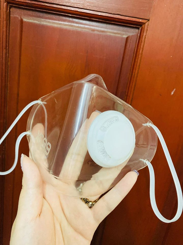 Loại khẩu trang này có giá từ hơn 100.000 đến 250.000 đồng/chiếc.