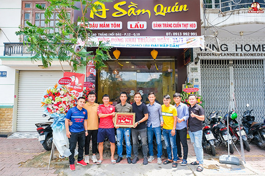 Ngọc Đức cho biết, quyết định đưa vợ con vào TP.HCM lập nghiệp nên cố gắng tìm một cái gì đó phù hợp để kinh doanh lâu dài. Ảnh: Bongdaplus.