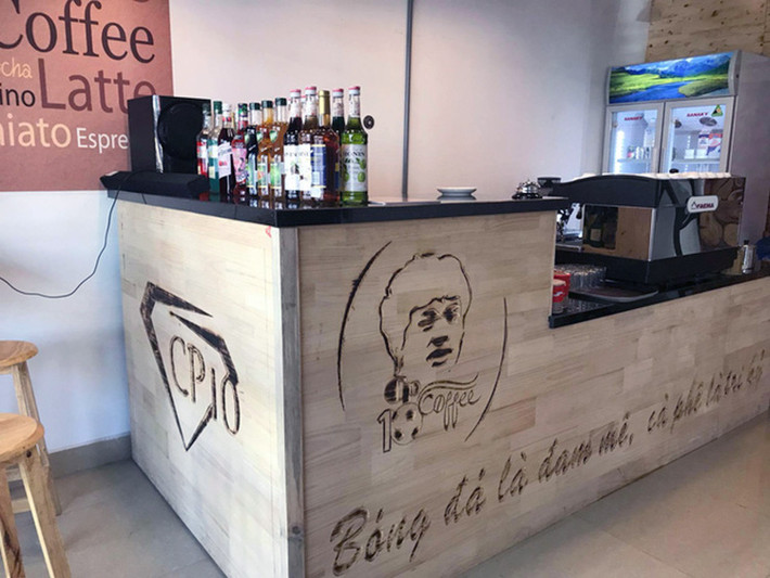 Quán cà phê của Công Phượng mang đúng với thương hiệu của mình trên sân cỏ là “CP10 Coffee”, đường Cù Chính Lan (Pleiku, Gia Lai). Ảnh: Foody.