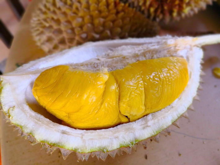 Tính ra, sầu riêng Malaysia có giá 300.000 – 400.000 đồng/kg nguyên trái, đắt gấp 4-5 lần sầu riêng loại tuyển chọn của Việt Nam. Ảnh: Greenhouse.