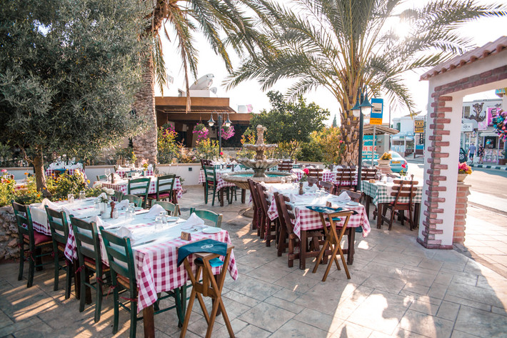 Các mặt hàng Việt Nam nhập khẩu từ Cyprus chủ yếu là tân dược, nông sản, trang thiết bị với tổng giá trị nhập khẩu là 25,2 triệu USD. Ảnh: Getty Image. Video: Kiểm tra thông tin đại biểu Quốc hội mua hộ chiếu Cộng hòa Síp (Cyprus). Nguồn: VTC1