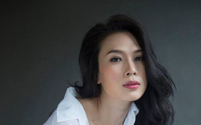 Ca sĩ Mỹ Tâm vốn nổi tiếng là ngôi sao có lối sống giản dị, không thích quần áo hàng hiệu. Tuy nhiên, với đẳng cấp của ngôi sao hàng đầu Vpop, Mỹ Tâm cũng ít nhiều dùng đồ hiệu và dĩ nhiên cô không bao giờ khoe, chỉ có fan ruột soi ra. Ảnh: Internet.