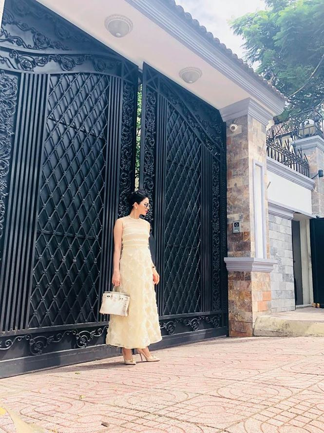 Vốn được mệnh danh là đại gia ngầm của showbiz Việt, Lệ Quyên không chỉ sở hữu nhiều xế hộp cao cấp, bộ sưu tập hàng hiệu phiên bản giới hạn mà còn có hai căn biệt thự đắt tiền ở Việt Nam và Mỹ. Ảnh: FBNV.