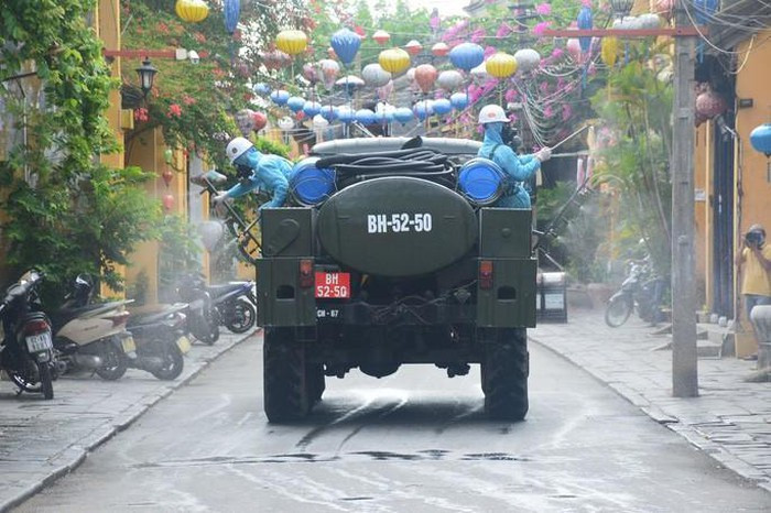 Được biết, tại tỉnh Quảng Nam đến thời điểm này đã có 25 ca mắc Covid-19 (tính riêng số người do Quảng Nam lấy mẫu xét nghiệm). Trong đó, 3 ca bệnh nặng hiện đã chuyển ra Bệnh viện Trung ương Huế điều trị.