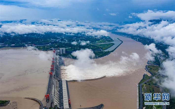 Đập Tam Hiệp đã ghi nhận đỉnh lũ cao nhất từ khi hồ chứa bắt đầu tích nước vào năm 2003, với lưu lượng đổ vào đạt 75.000 m3/giây, theo Tân Hoa Xã. Ảnh: Tân Hoa Xã.
