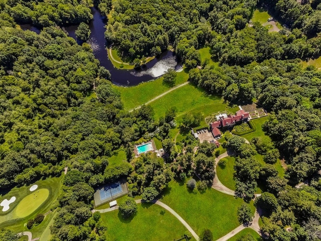 Biệt thự Hillandale nằm giữa biên giới 2 bang Connecticut và New York, Mỹ vừa được rao bán với giá 49,5 triệu USD.