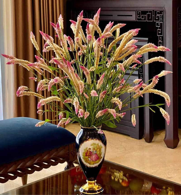 Một đầu mối bán hoa tươi ở Hoàng Mai (Hà Nội) cho biết, thời điểm đắt khách có thể bán được 100-150 bó/ngày. Ảnh: Vietnamnet