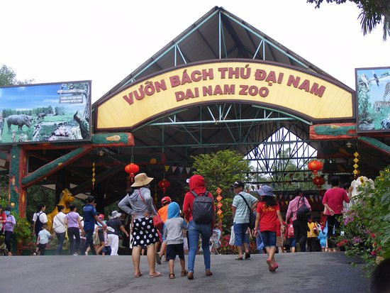 Vườn thú rộng rãi với khuôn viên rộng 12,5 ha có khoảng 100 loài động vật gồm: Sư tử trắng, Tê giác trắng, Hổ trắng, Công trắng, Ngựa vằn, Rùa báo, Hươu cao cổ, Hà mã, Hổ Đông Dương, Khỉ sóc Nam Mỹ, Báo lửa…Ảnh: Tripadvisor