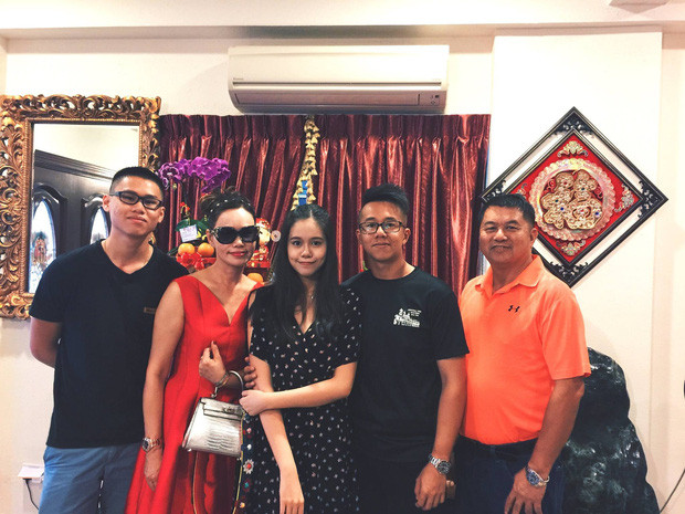 Lần khác, mẹ Matt Liu xuất hiện với chiếc túi Hermes, trị giá khoảng 240 triệu đồng. Ảnh: Doanh nghiệp & tiếp thị