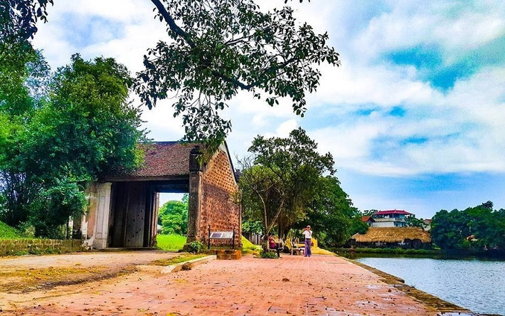 Đường Lâm là làng cổ đầu tiên ở Việt Nam được trao bằng Di tích lịch sử văn hóa quốc gia. Nơi đây hiện còn giữ được khoảng 900 căn nhà cổ truyền thống. Ảnh: Nhandan