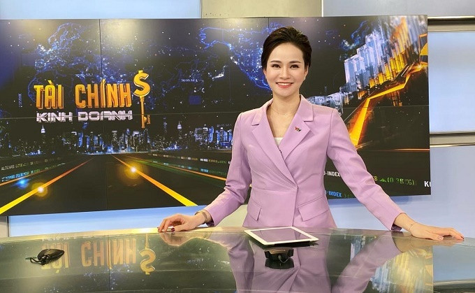 MC Thu Hương là gương mặt quen thuộc của bản tin Tài chính kinh doanh trên VTV1. Nữ MC bởi ngoại hình xinh xắn và phong cách dẫn dắt thông minh linh hoạt. Ảnh: Vietnamnet