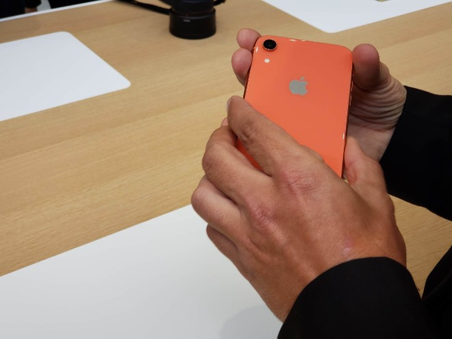 Màn hình rất đẹp giống như bất kỳ màn hình LCD nào của iPhone trước đây - vốn luôn dẫn đầu ngành.