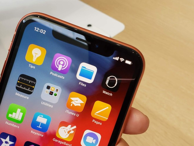 Nhìn kỹ vào các notch và góc tròn, bạn có thể thấy dấu răng cưa mà Apple phải thực hiện để công nghệ hoạt động, nhưng tất cả đều trông rất tuyệt vời.
