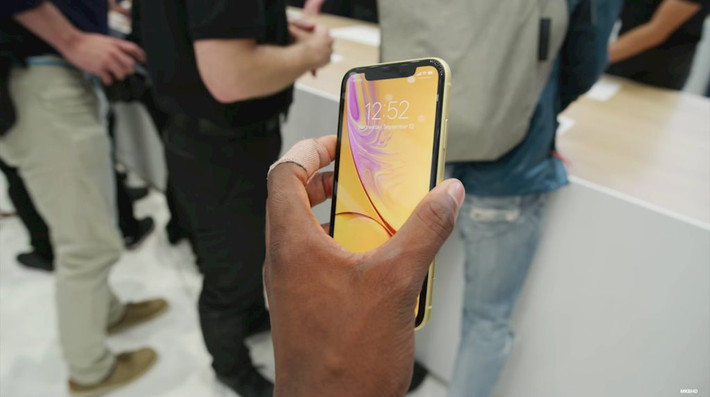 iPhone XR phiên bản màu vàng