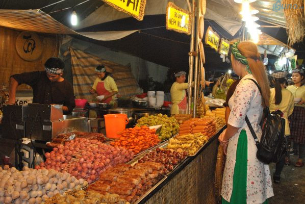 Với những món ăn vặt đơn giản, dễ làm nhưng lại có sự khác biệt so với những món ăn vặt phổ biến đã có trên thị trường, việc "hốt bạc" mùa Trung thu là điều trong tầm tay. Ảnh: Suno.