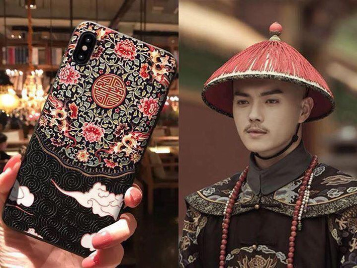 Theo chủ một shop bán hàng online, mỗi chiếc ốp với chủ đề Diên hi công lược tại đây hiện đang được bán với giá 109.000 đồng. Nếu muốn có dây tua rua kèm theo, người dùng sẽ phải bỏ thêm 10.000 đồng nữa. Tuy vậy, những sản phẩm này không có sẵn. Người mua cần đặt trước 8-12 ngày mới có thể nhận hàng.