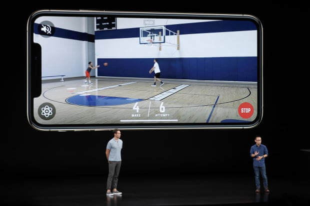 Tuy nhiên, chất liệu kính mới trên iPhone XS cứng hơn, có độ bền cao hơn người tiền nhiệm.