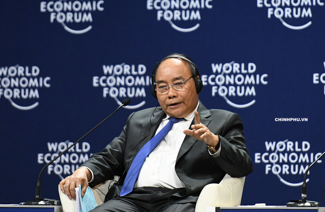 Phát biểu tại phiên thảo luận về "Tầm nhìn mới của khu vực Mekong" trong khuôn khổ WEF ASEAN 2018, Thủ tướng Chính phủ Nguyễn Xuân Phúc đánh giá Cách mạng công nghiệp 4.0 tạo cơ hội rất lớn thúc đẩy hội nhập của khu vực Mekong, trong đó kết nối mềm, kết nối số ngày càng quan trọng trong kết nối kinh tế. Ảnh: VGP.
