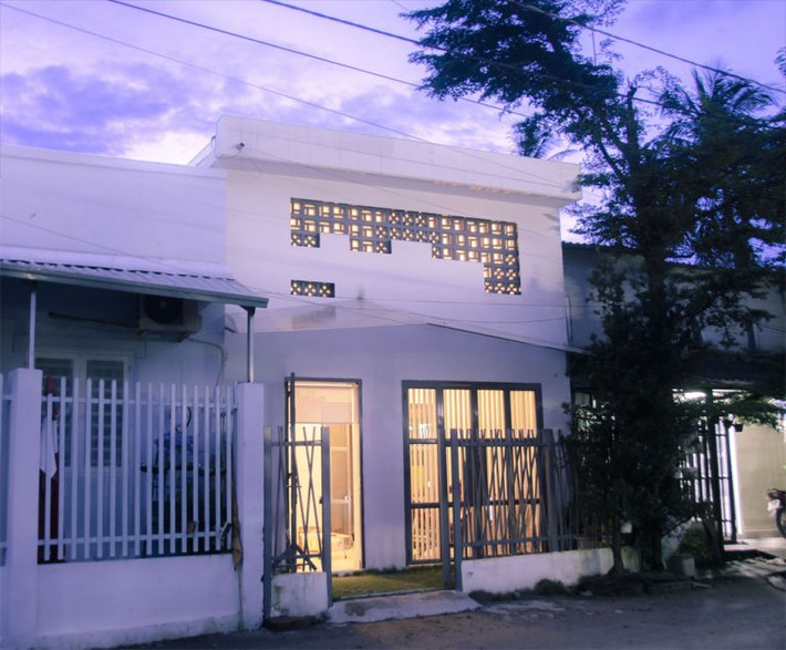 Mẫu nhà phố 1 trệt có gác lửng đơn giản, sang trọng với chi phí khoảng 550 triệu đồng được nhiều gia đình trẻ lựa chọn. Ảnh: Xaynhasaigon.