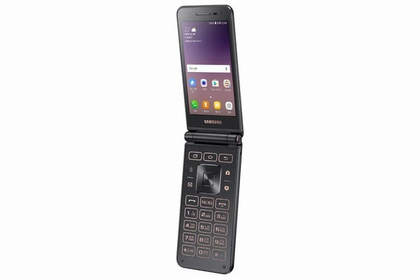 Về thông số kỹ thuật, Folder Flip 2 hoạt động trên hệ điều hành Android Nougat, với màn hình cỡ 3,8 inch, bộ nhớ RAM 2GB, nguồn pin 1.950mAh, bộ nhớ trong lên tới 256GB và bộ xử lý lõi tứ tốc độ 1,4GHz. Máy có hai model gồm phiên bản hỗ trợ LTE và phiên bản 3G. Điện thoại này được bán với giá 260USD (tương đương khoảng 5,9 triệu đồng).