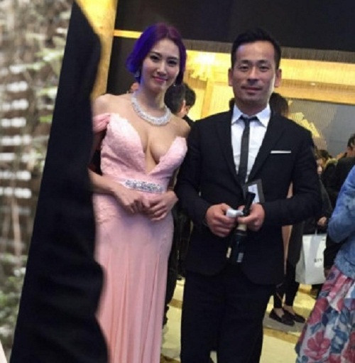 Tuy nhiên, theo báo giới Hong Kong, trong khi người tình dọn ổ chờ sinh thì tỷ phú Alvin Chau đã tìm ra một mỹ nhân gợi cảm nhất nhì Hong Kong - Trang Đoan Nhị. Ảnh: On.