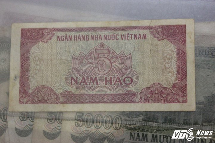 Mệnh giá thấp nhất là 1 hào, 10 hào bằng 1 đồng.