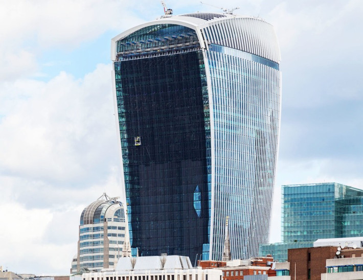 Tòa nhà Walkie Talkie tọa lạc tại Thủ đô London nhận được số phiếu bình chọn cao nhất cho danh hiệu bị ghét nhất nước Anh năm 2015. Ảnh: Inhabitat.