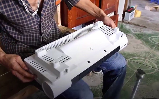 Qua kiểm tra và tháo bỏ lớp vỏ bên ngoài đã mang tới một kết quả rất bất ngờ về cấu tạo của chiếc điều hòa này. Cấu tạo của nó rất đơn giản và không có khả năng làm mát như quảng cáo.