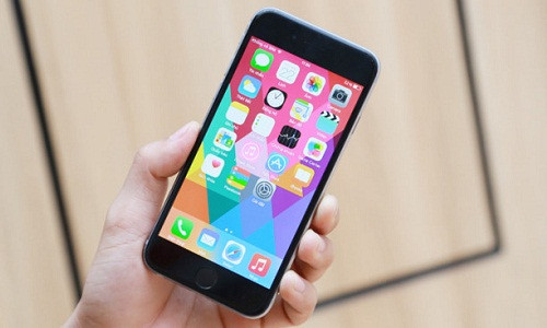 iPhone 6 32 GB là phiên bản mới được Apple bổ sung vào danh mục sản phẩm, dành riêng cho một số thị trường châu Á như Trung Quốc, Ấn Độ và Việt Nam. Máy vừa giảm giá 1 triệu, còn 8,9 triệu đồng, tương đương với Galaxy A5 2017.