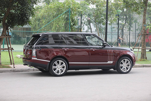 Chi phí cho những con xe này là của chung gia đình và tập đoàn. Bố mẹ ủng hộ sở thích của tôi nhưng không cho không. Tôi cũng phải bỏ công sức cống hiến cho tập đoàn mới nhận lại được những gì hôm nay - Tùng chia sẻ.