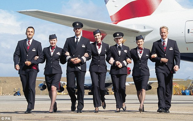 Với tiếp viên hàng không American Airlines mới vào, họ được trả 26 USD/giờ và tiếp viên nhiều năm kinh nghiệm sẽ được trả 60 USD/giờ. Ảnh: PA.
