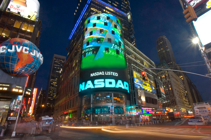 NASDAQ là sàn giao dịch chứng khoán Mỹ lớn thứ hai trên thế giới sau sàn giao dịch New York (NYSE). Sàn được thành lập năm 1971 bởi Hiệp hội Giao dịch Chứng khoán Quốc gia (National Association of Securities Dealers - NASD). Ảnh: VBI Vaccines.