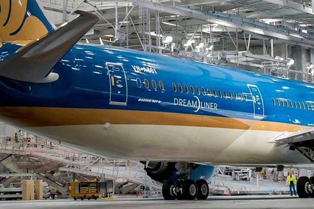 Boeing 787-9 là phiên bản mới nhất trong dòng máy bay Boeing 787 tiết kiệm nhiên liệu của hãng. Nó có thể bay xa hơn, vận chuyển nhiều hành khách và hàng hóa hơn so với phiên bản trước đó. Ảnh: Cafebiz.
