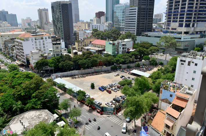 Tháp SJC do Công ty cổ phần Kim Cương làm chủ đầu tư với tổng vốn lên tới hơn 100 triệu USD, tọa lạc tại khu đất vàng có mặt tiền nằm trên các tuyến đường Lê Thánh Tôn - Nam Kỳ Khởi Nghĩa - Nguyễn Trung Trực - Lê Lợi (quận 1), trước kia là trung tâm thương mại quốc tế ITC.