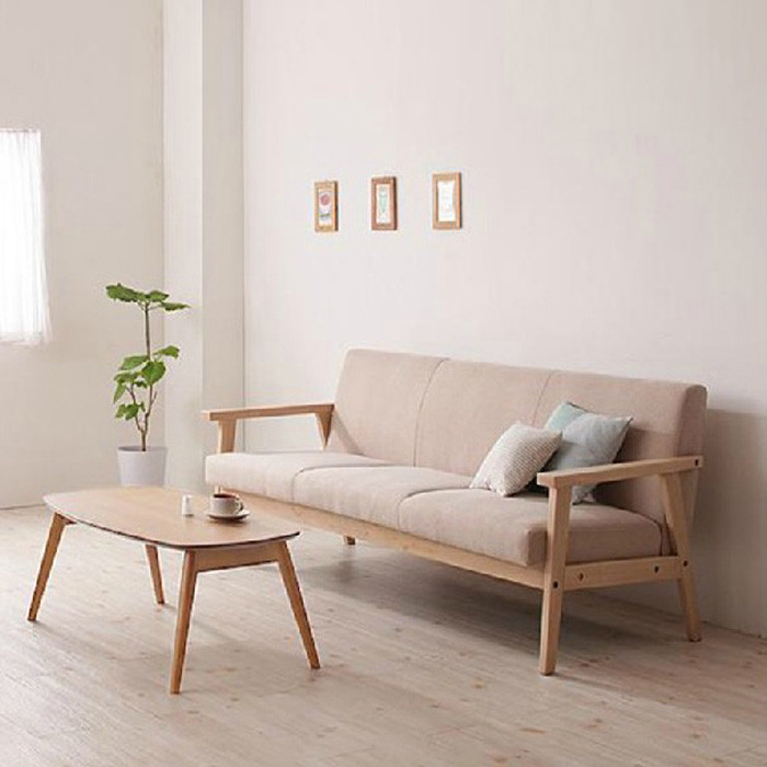 Sofa khung gỗ với nệm mỏng vừa đảm bảo sự thoáng đẹp, vừa đủ vững chắc và êm ái. Ảnh: AliExpress.
