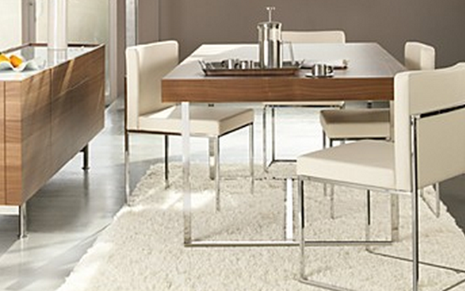 Với thiết kế độc đáo của Italy, bàn ăn Bloomingdale Parentesi Dining Table có giá 5,160 triệu USD (tương đương 113 tỷ đồng).