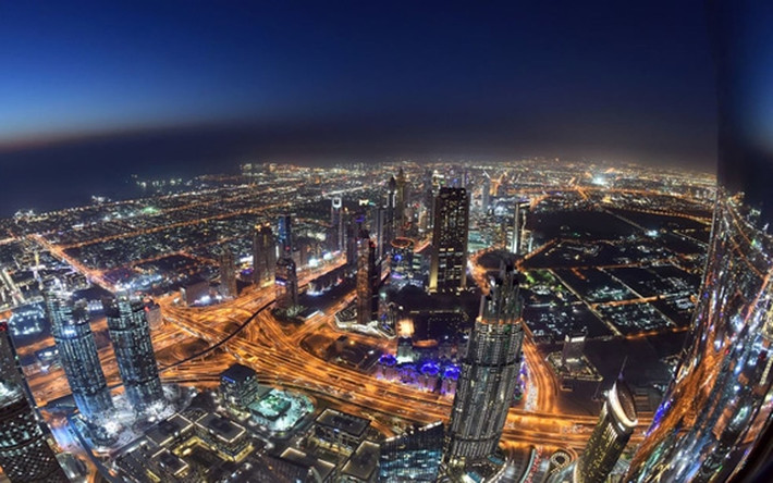 Từ trên tòa nhà Burj Khalifa có thể ngắm nhìn toàn thành phố Dubai. Ảnh: CNN.