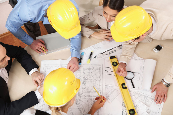 Kiến trúc sư có mức lương trung bình khoảng 118.600 USD/tháng. Ngoài ra, công việc này còn thường xuyên nhận được thưởng khiến mức lương của họ tăng đến 220.000 USD/tháng.