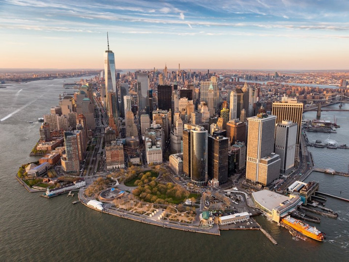 Tỷ phú giàu nhất thế giới Jeff Bezoz cũng sở hữu bất động sản tại New York nhiều năm qua.